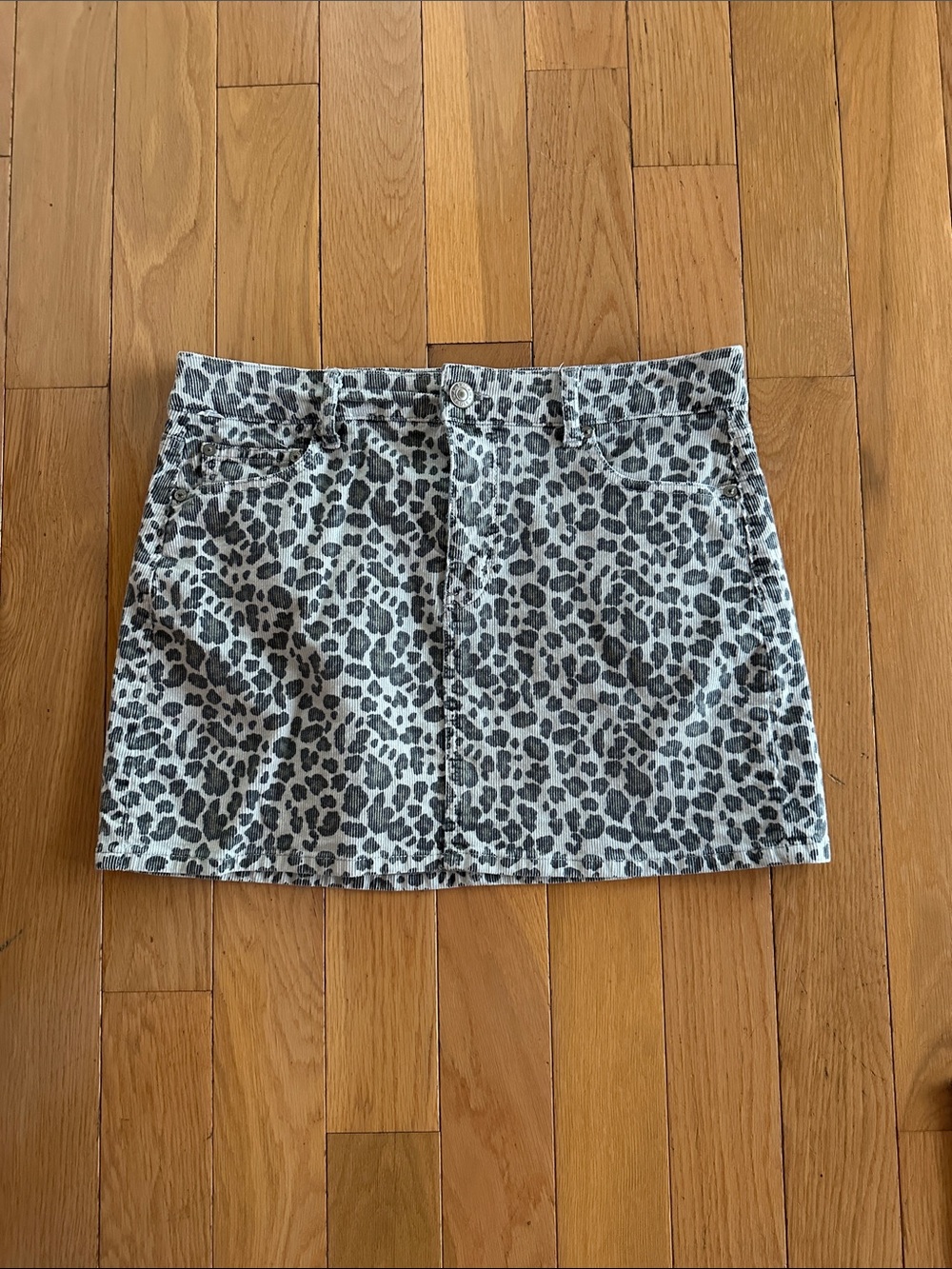American Eagle Outfitters Grey Leopard Print Mini Skirt